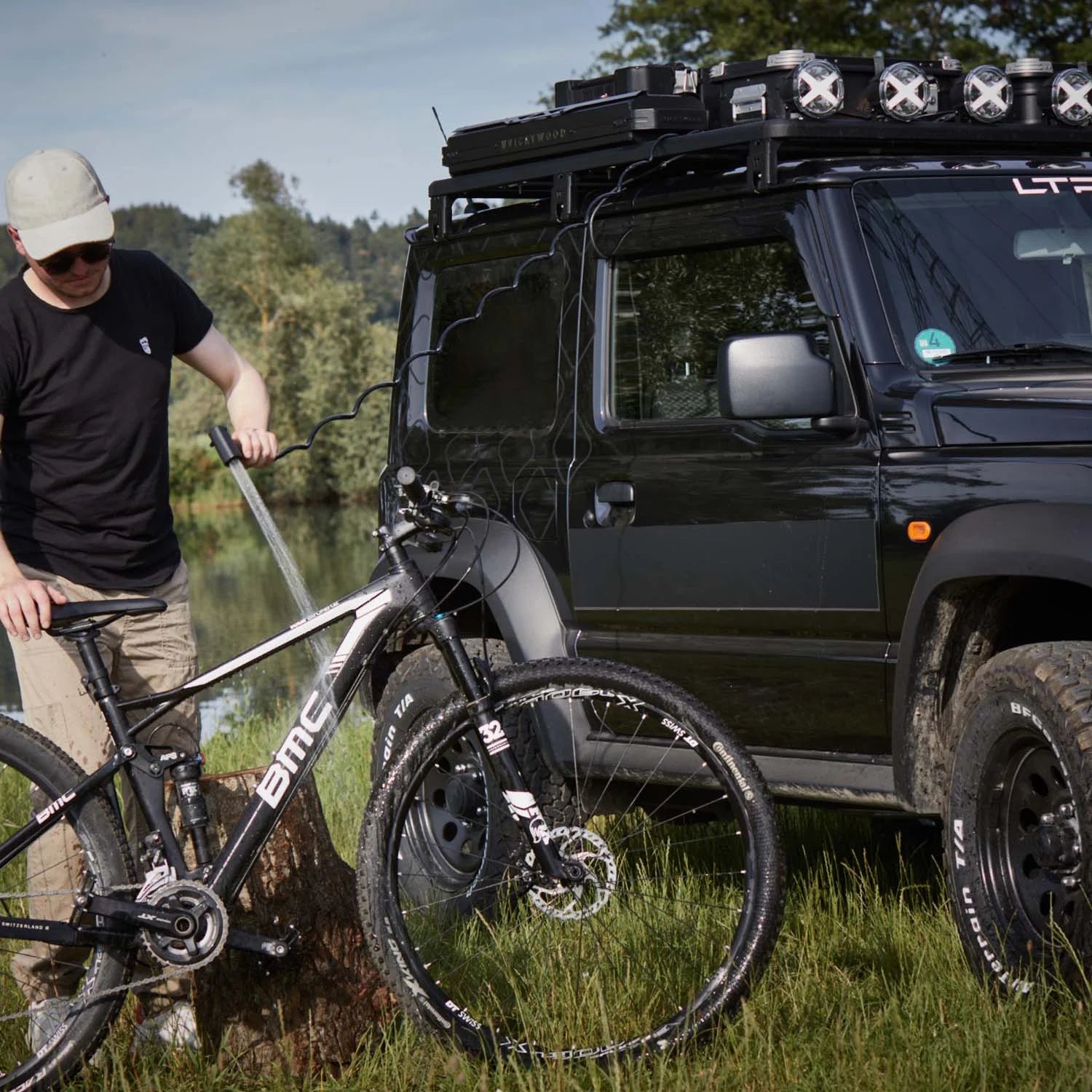 Mobiele buitendrukwatertank en reisdouche EVOTANK